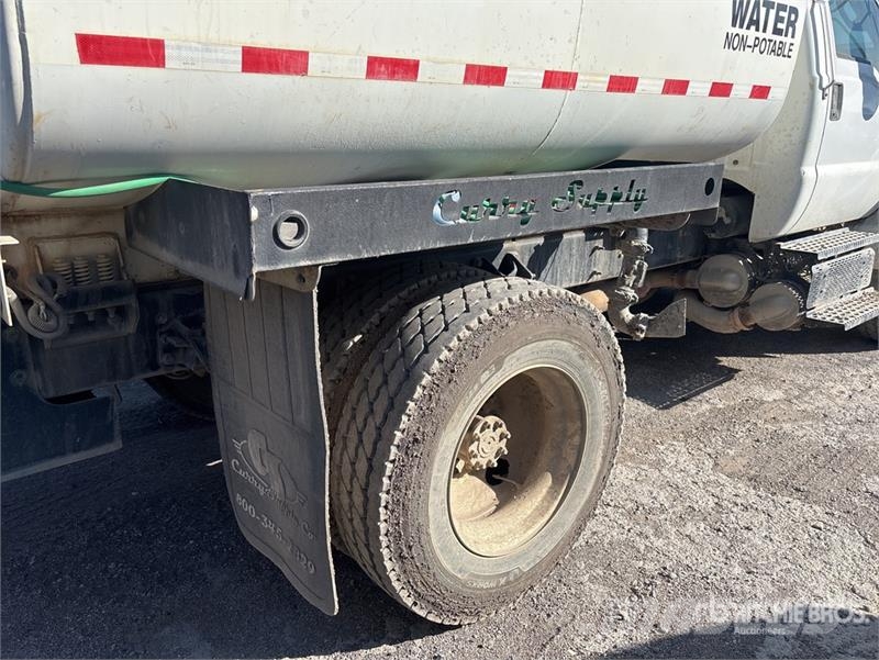 Ford F-750 صهاريج مياه