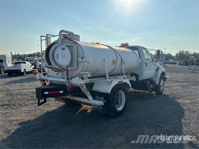 Ford F-750 Wassertanker