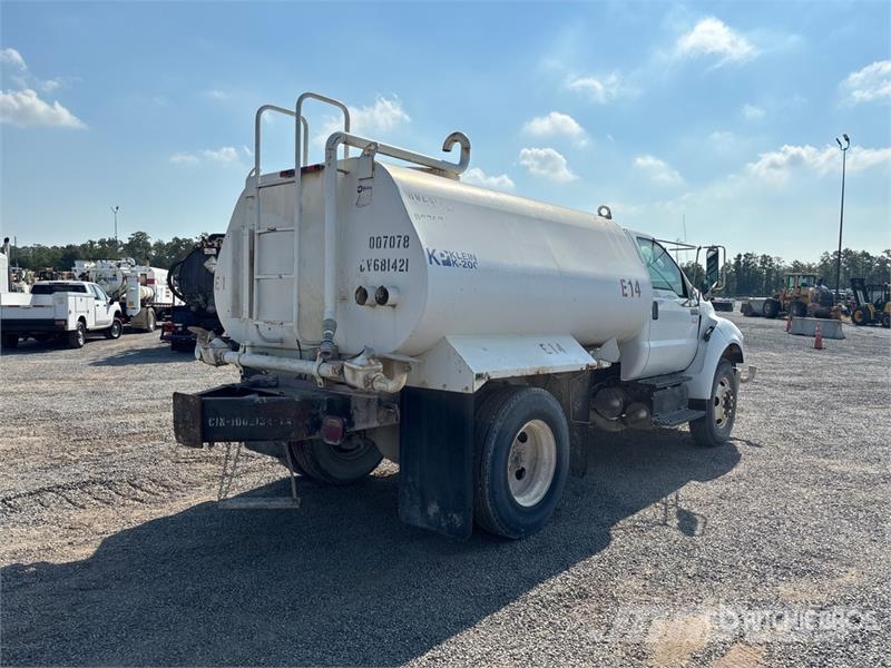 Ford F-750 Wassertanker
