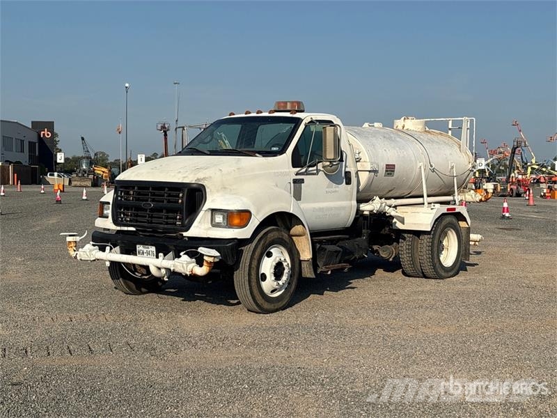 Ford F-750 Wassertanker