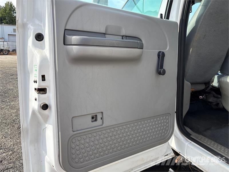 Ford F-750 Pick up/Fiancata ribaltabile
