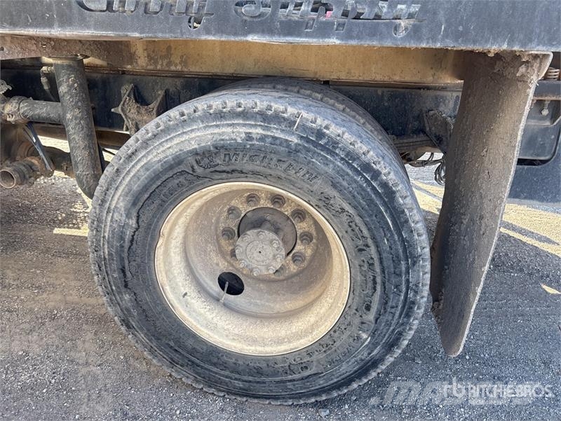 Ford F-750 صهاريج مياه
