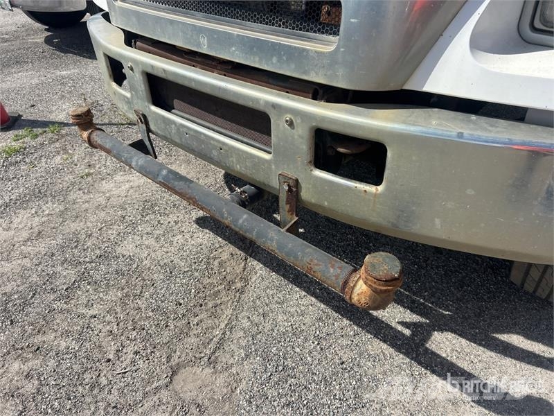 Ford F-750 Auto-tanques
