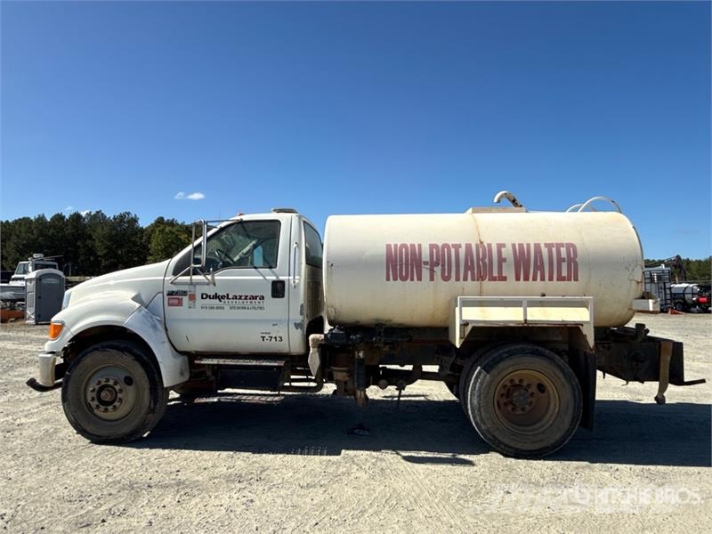 Ford F-750 Tovornjaki za vodo