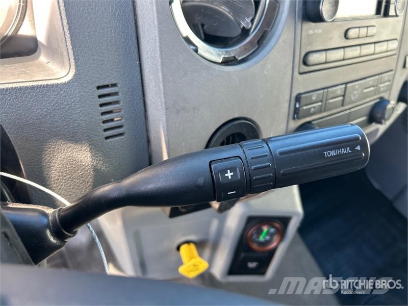 Ford F-750 Kravas automašinas konteineru vedeji
