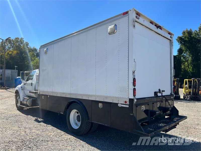 Ford F-750 Autocisterna
