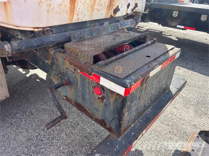 Ford F-750 Auto-tanques