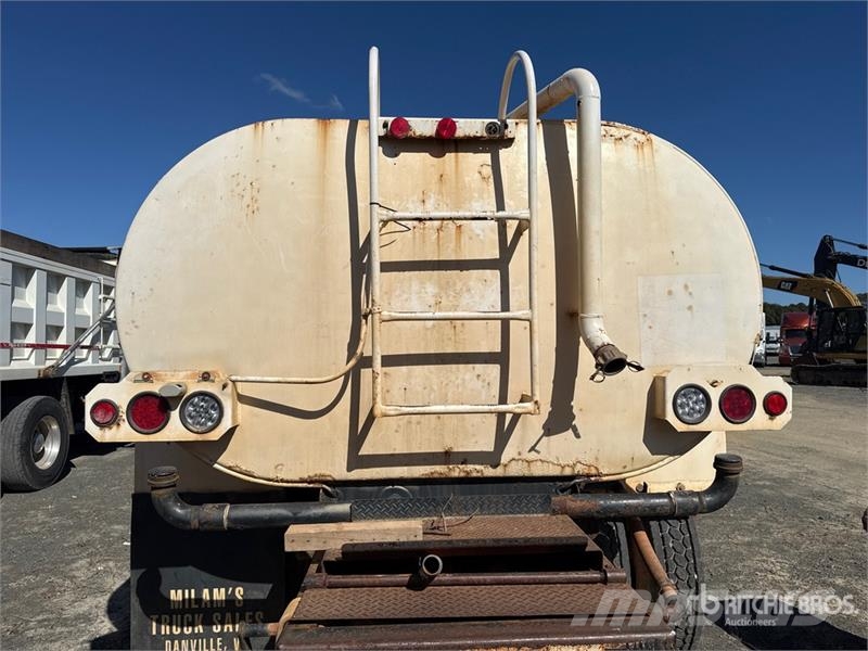 Ford F-750 Tovornjaki za vodo