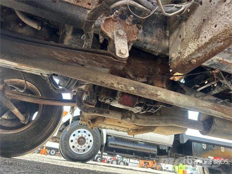 Ford F-750 Auto-tanques