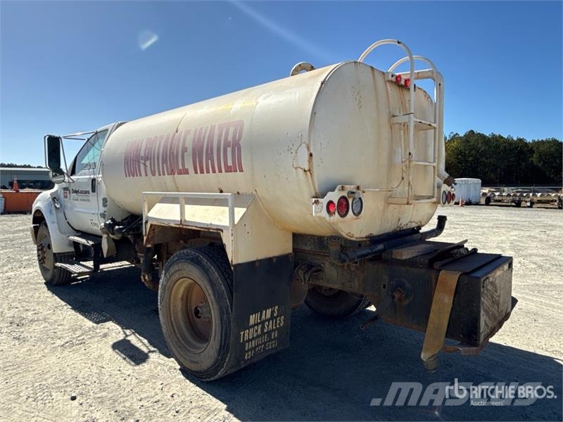Ford F-750 Tovornjaki za vodo