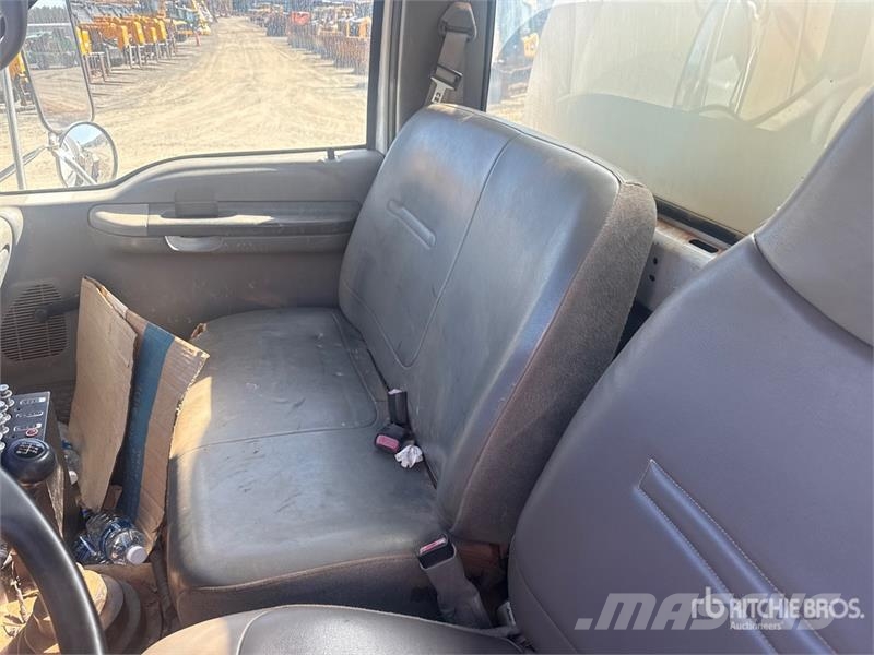 Ford F-750 Tovornjaki za vodo