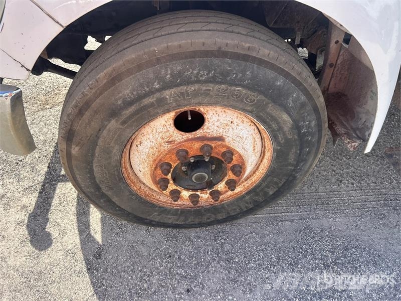 Ford F-750 Auto-tanques