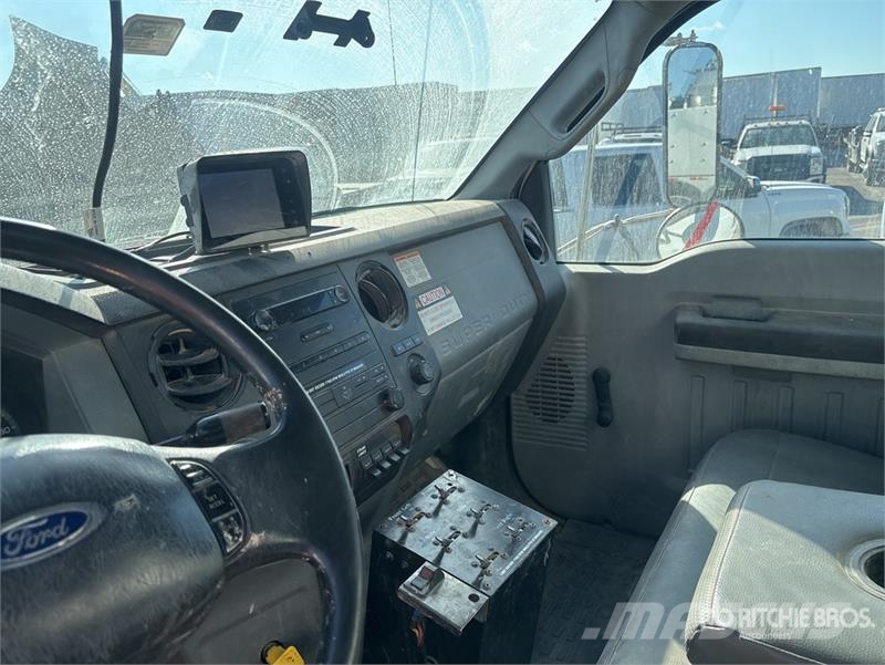 Ford F-750 صهاريج مياه