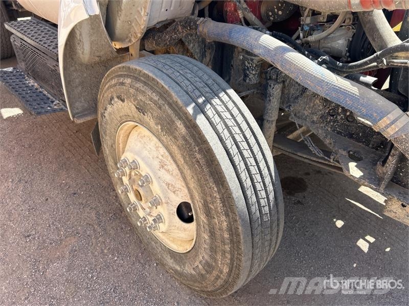 Ford F-750 Ūdens mašīnas