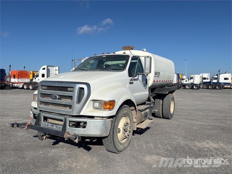 Ford F-750 صهاريج مياه