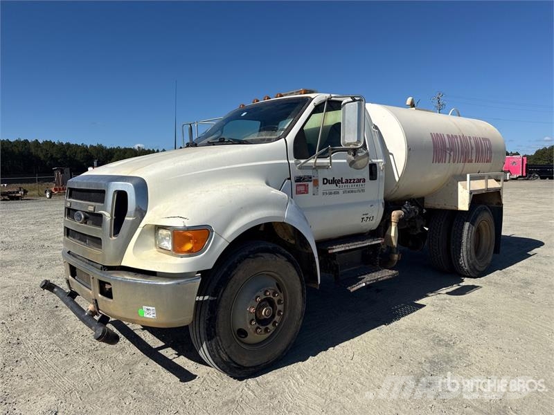 Ford F-750 Tovornjaki za vodo