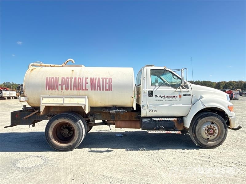 Ford F-750 Tovornjaki za vodo