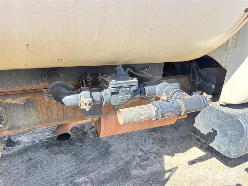 Ford F-750 Tovornjaki za vodo