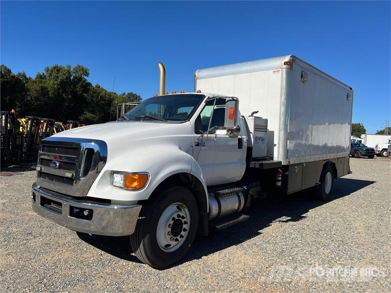 Ford F-750 Autocisterna