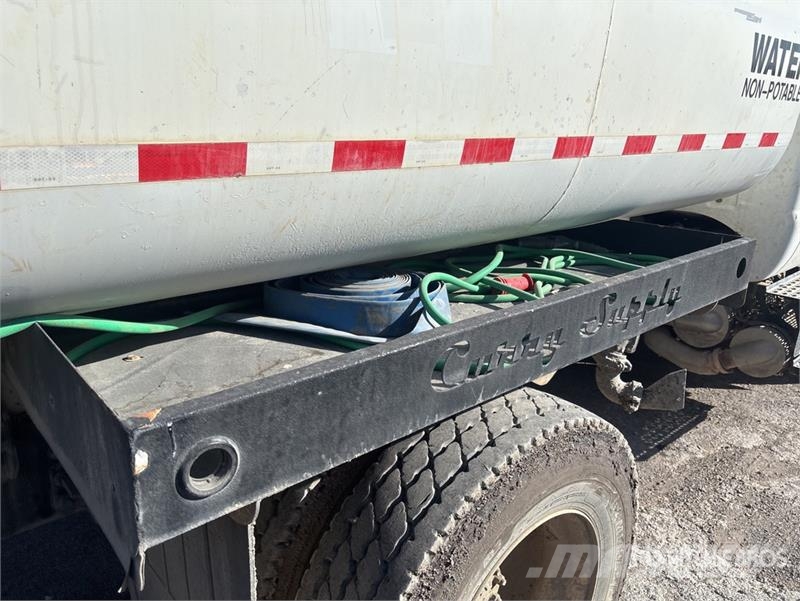 Ford F-750 صهاريج مياه