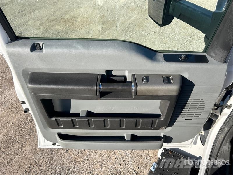 Ford F-750 Kravas automašinas konteineru vedeji