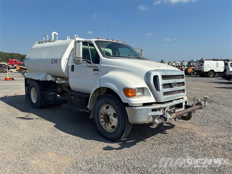 Ford F-750 Wassertanker