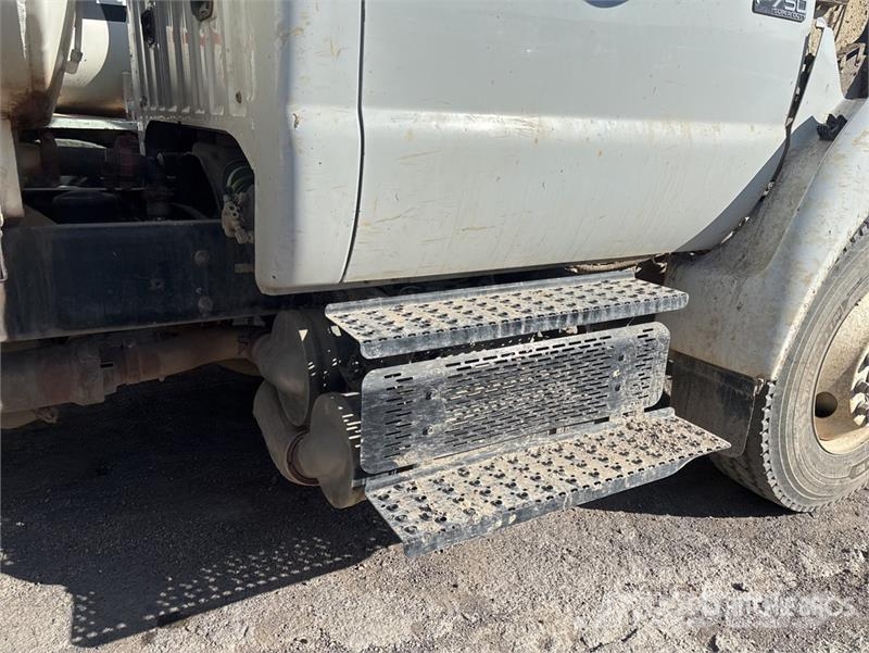 Ford F-750 صهاريج مياه