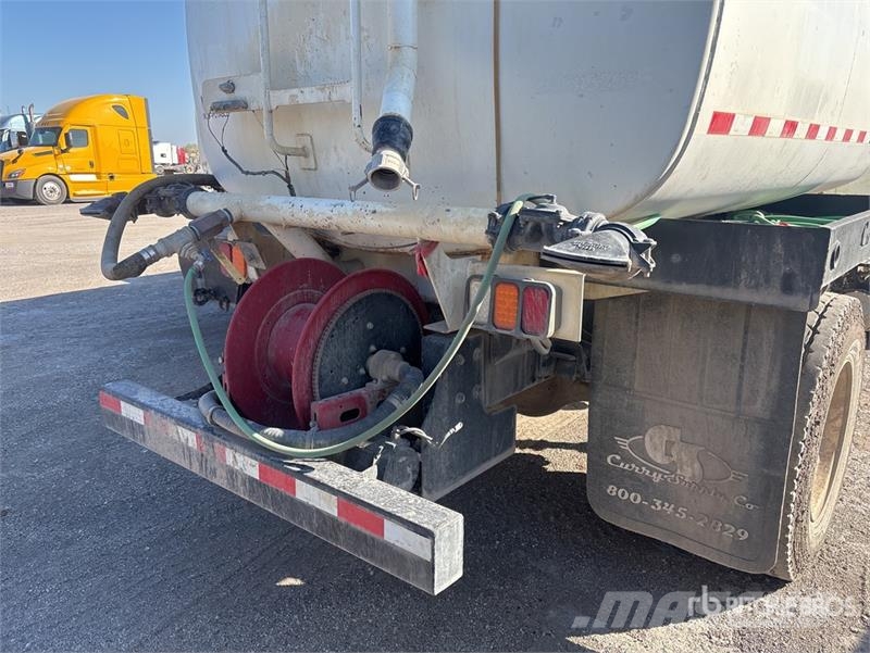 Ford F-750 صهاريج مياه