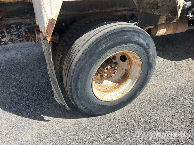 Ford F-750 Auto-tanques