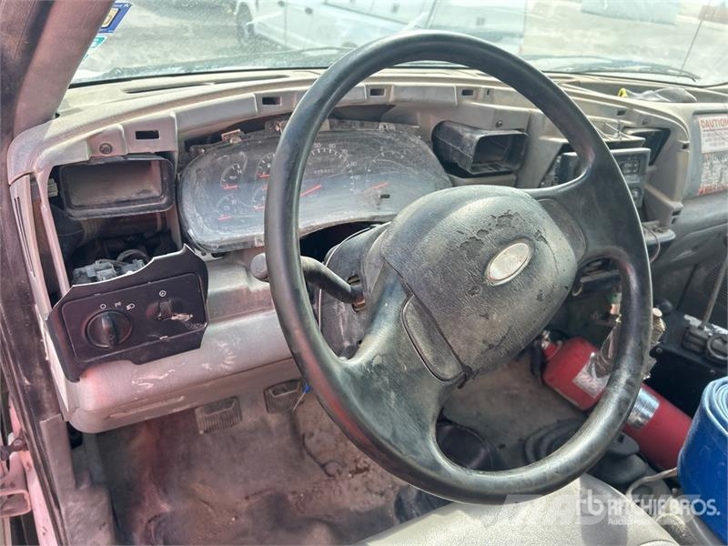 Ford F-750 Auto-tanques