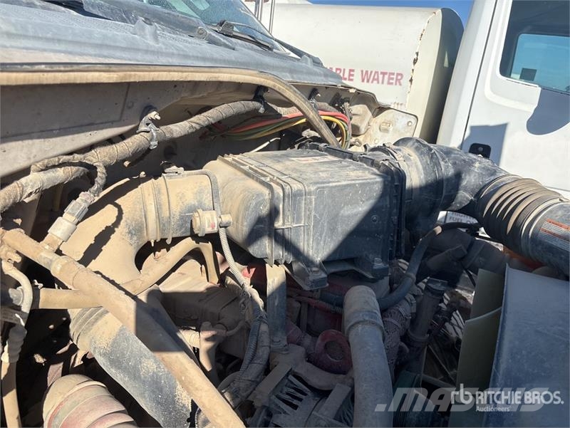 Ford F-750 صهاريج مياه