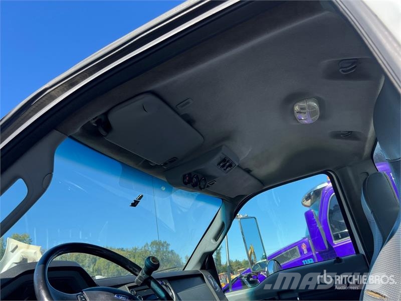 Ford F-750 Autocisterna