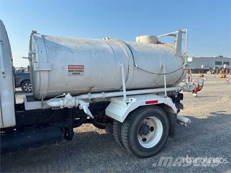 Ford F-750 Wassertanker