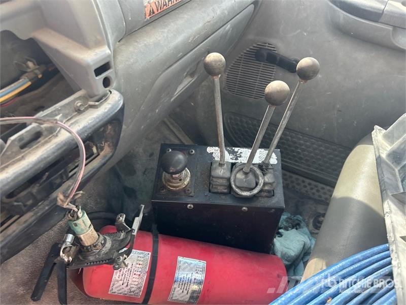 Ford F-750 Auto-tanques