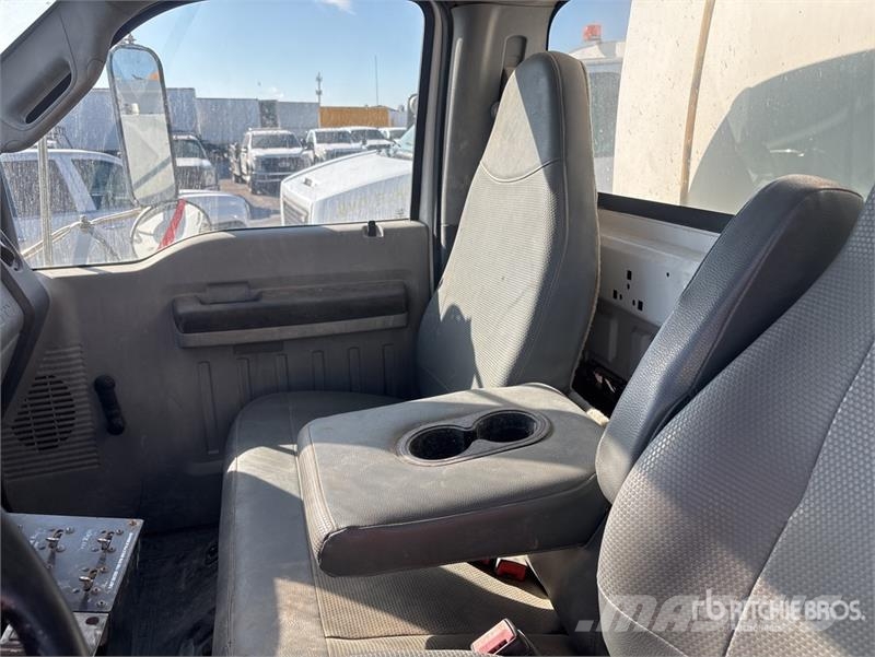 Ford F-750 صهاريج مياه