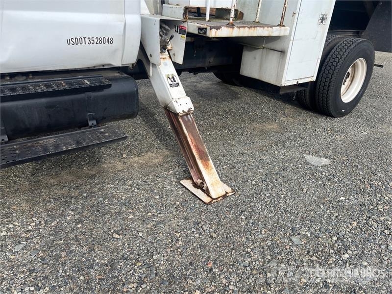 Ford F-750 4x2 Bucket Truck Camion nacelle