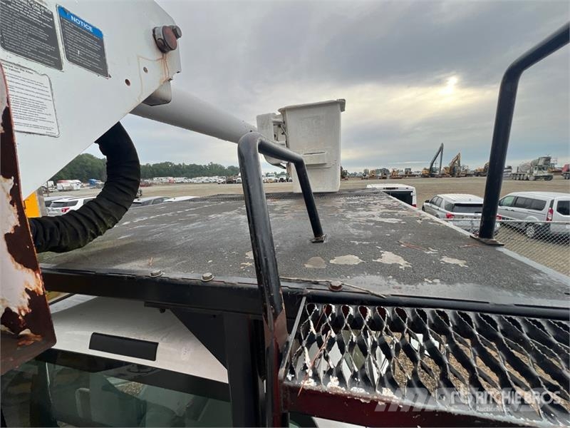 Ford F-750 4x2 Bucket Truck Camion nacelle