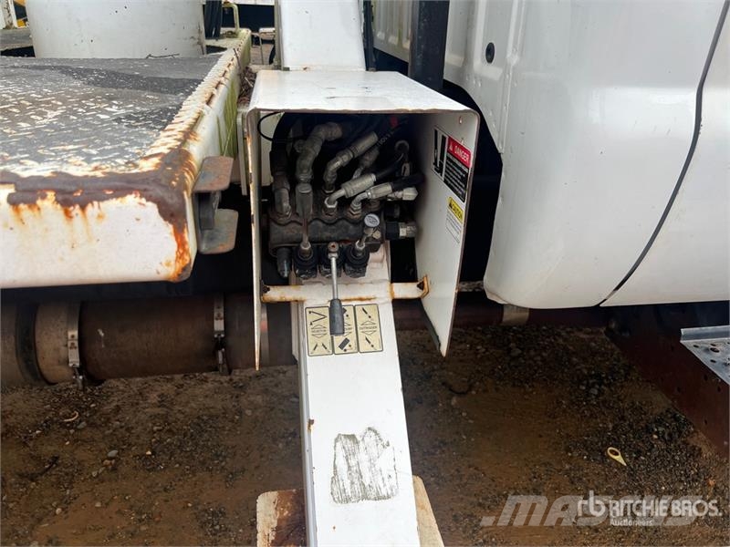Ford F-750 4x2 Bucket Truck Camion nacelle
