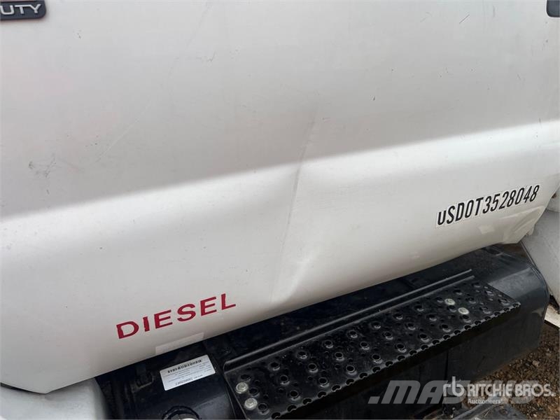 Ford F-750 4x2 Bucket Truck Camion nacelle