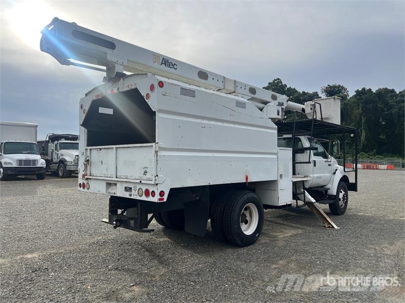 Ford F-750 4x2 Bucket Truck Camion nacelle