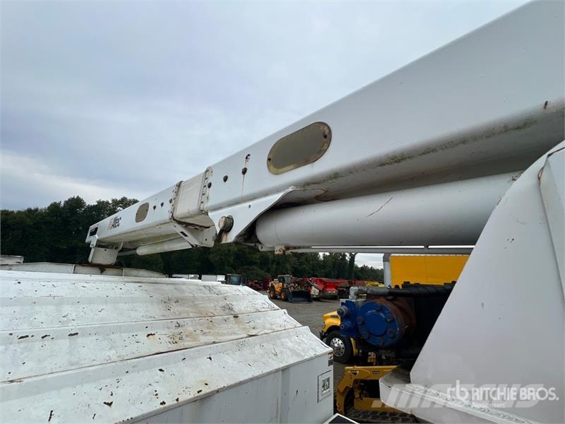 Ford F-750 4x2 Bucket Truck Camion nacelle