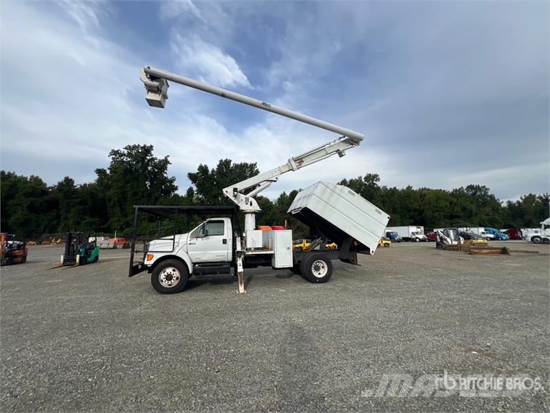 Ford F-750 4x2 Bucket Truck Camion nacelle