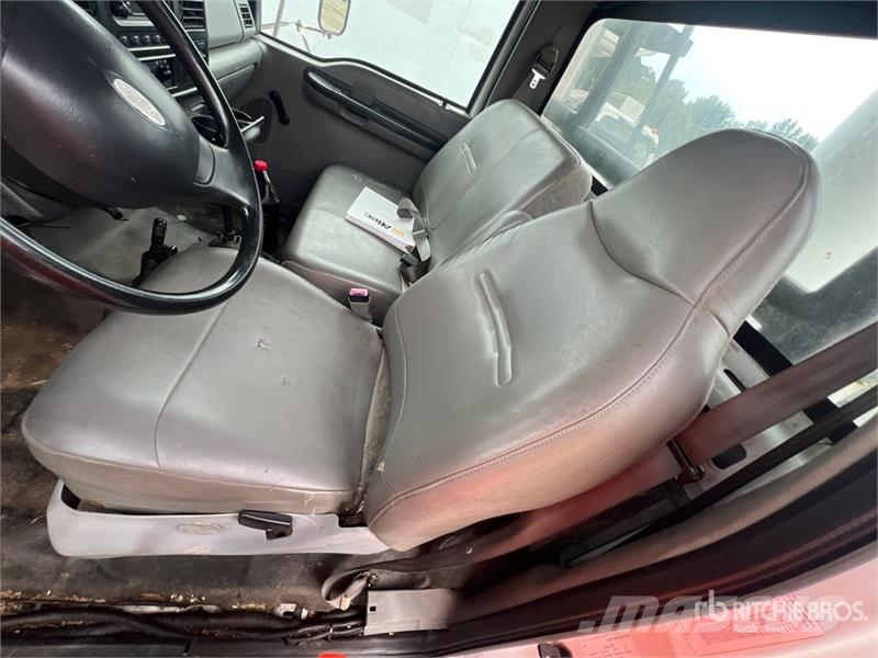 Ford F-750 4x2 Bucket Truck Camion nacelle