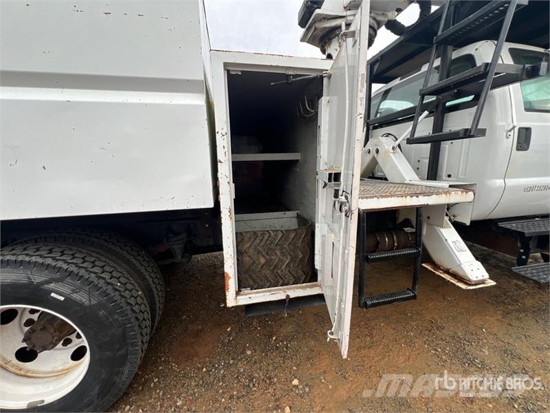 Ford F-750 4x2 Bucket Truck Camion nacelle