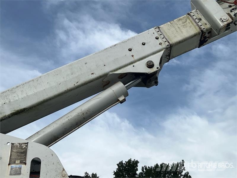 Ford F-750 4x2 Bucket Truck Camion nacelle