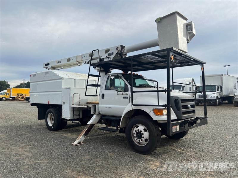 Ford F-750 4x2 Bucket Truck Camion nacelle