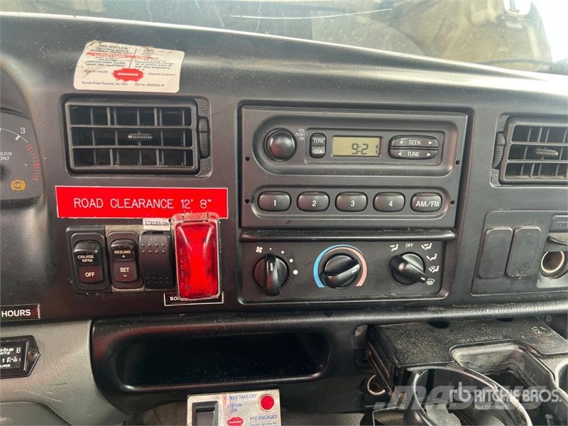 Ford F-750 4x2 Bucket Truck Camion nacelle