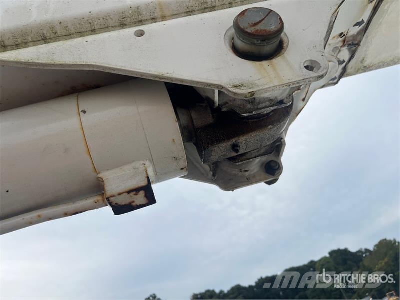 Ford F-750 4x2 Bucket Truck Camion nacelle