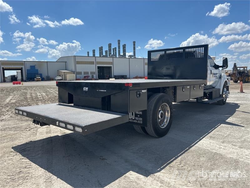 Ford F-750 4x2 Crew Cab Flatbed Truck Camiones plataforma