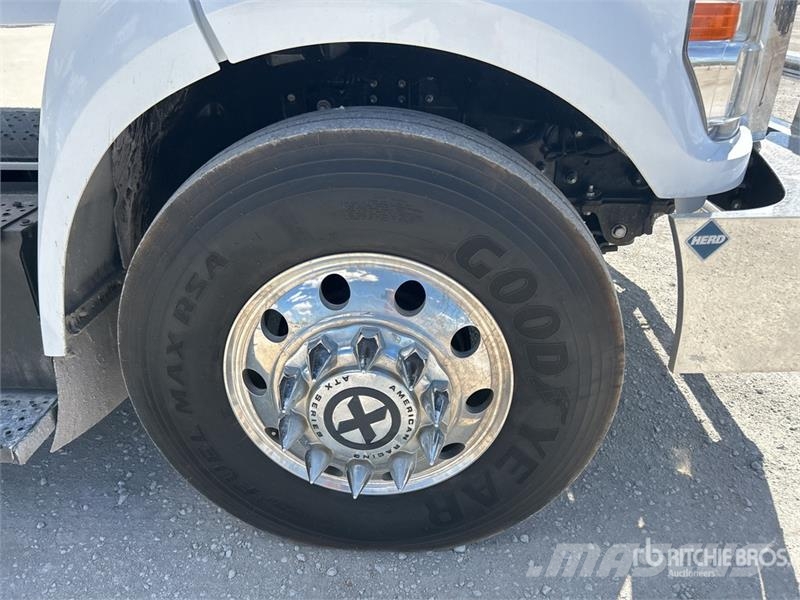 Ford F-750 4x2 Crew Cab Flatbed Truck Camiones plataforma